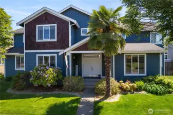 Welcome to this 3,384 sq ft two-story home, ideally nestled on a charming cul-de-sac within a well-maintained neighborhood. You'll love the sense of community here—sidewalk-lined streets, pride of ownership throughout, and a location that offers both peace and convenience. Just minutes from shopping, dining, and freeway access, this home is perfectly positioned for easy living.