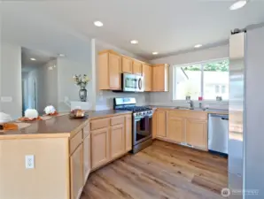 Kitchen ample cabinets