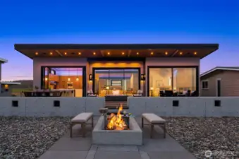The dual 20 foot optional fire walls are plumbed for gas. Add the guts and your set with FIRE. They make very nice planters if you want to add greenery.
