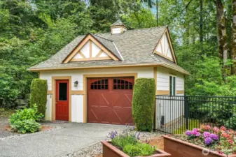 Detached garage can be an Office or Gym as well.