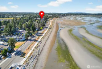 Birch Bay has walkable paths, local eateries, breweries, shopping, vendor markets and LOTS of seasonal events and activities