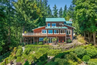 Welcome to your Private 5 Acre Retreat and Entertainer's Paradise conveniently located in Sammamish, WA.