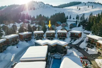 Beautiful four bedroom loft just steps to the slopes and all the amenities the community has to offer.