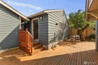 The studio DADU is ideal for home office, guest suite or rental income.