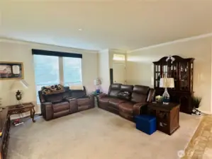 Open living area and entry !