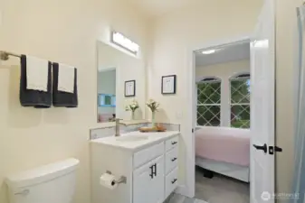 Jack & Jill between guest bedrooms