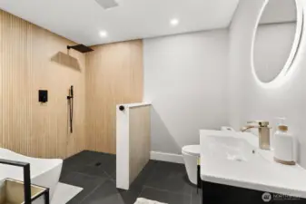 Easy washing for the furry friends or after a sauna session