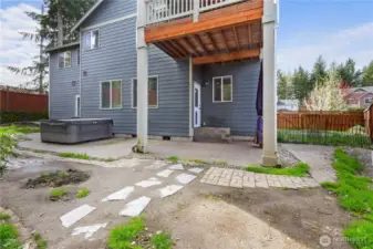 Barely used, nearly brand new hot tub stays!