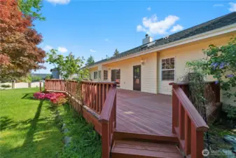 Another view of the huge deck