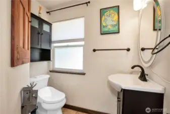 Main Guest Bathroom
