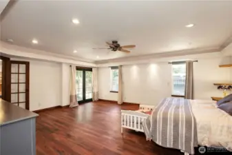Primary Bedroom On The  Main Floor W/ Access To Back Deck