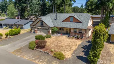 Beautiful Front Yard! Lots Of Room For Boats or RV