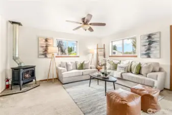 Main living are with gas fireplace
