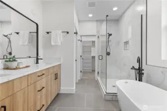 En Suite boasts a luxurious soaking tub