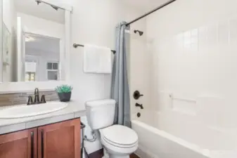 Full bath in junior suite.
