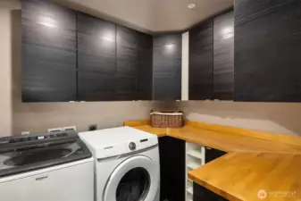 Large laundry room with plenty of storage options