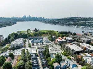Central location in the heart of Wallingford with quick access to the Burke Gilman, Gas Works Park, Fremont and downtown.