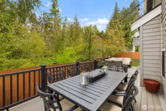Peaceful outdoor dining space