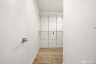Primary suite walk-in closet