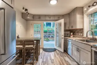 Kitchen table to stay