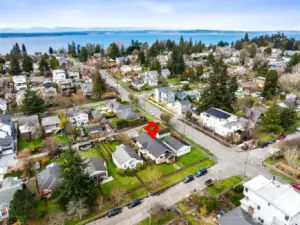 Hike down to Golden Gardens