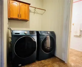 VERY NICE Samsung Washer and Dryer stay with home