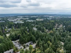 Easy Access to shopping, dining, parks & freeways