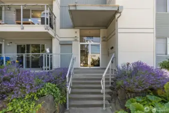 Entrance to lobby - no stairs when entering from garage to elevator