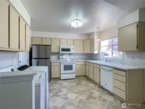 Large kitchen in Unit A