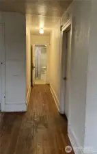 Hallway to bedrooms & bathroom