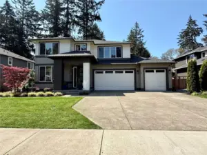 Lovely 4 bed/4.5 bath home with a spacious 3-car garage!