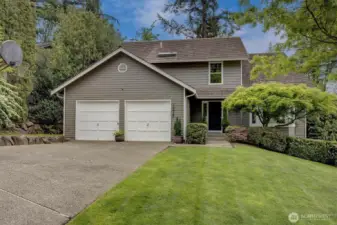 Level yard, level driveway. Welcome!