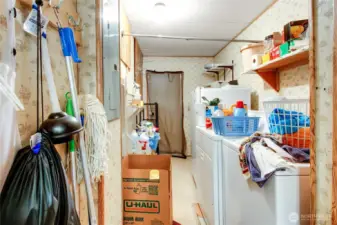 Large Utility Room. Freezer stays