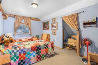 Guest Room Above Garage 1