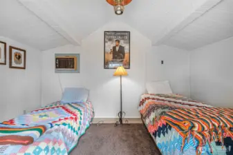Dry Cabin Bunk House