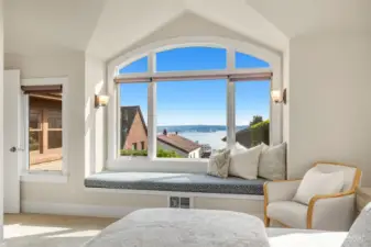 The large bay window faces South for lots of natural light and great views of Elliott Bay and Puget Sound.