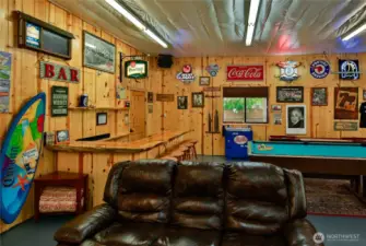 Garage game with pool table, and dedicated entertainment space—perfect for hosting and recreation