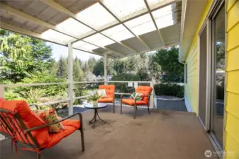 Covered all-season deck for your enjoyment!