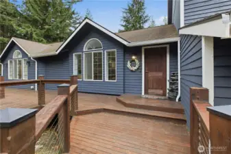 Large deck to enjoy the privacy