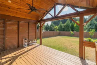 Large covered deck for entertaining