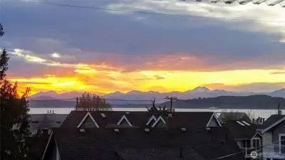 ~colorful sunsets over the Olympic Mts
