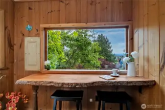 ~natural wood eating bar