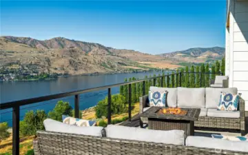 Daytime views from the deck and just stunning with the blue skies and blue water! Notice the metal post and cable system for safety and super low maintenance. It also doesn't block your view!