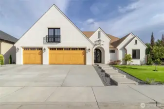 Brick & Stucco Exterior