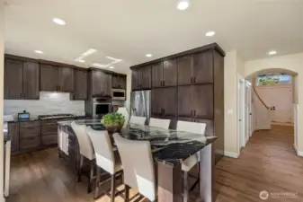 Upgraded cabinets with pull outs for convenience