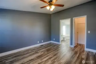 Primary bedroom, cont