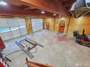 Car lift in the shop