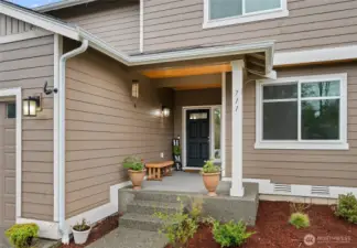 Entrance detailed with tounge and grove ceiling