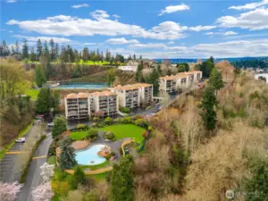 Located below Sandpoint Country Club, with quick access to shopping, groceries, parks, and hospitals