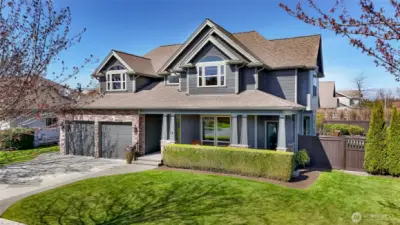 Welcome to your new home, 800 S Park Street - located in central Lynden in established neighborhood on a 10000+ sqft corner lot.